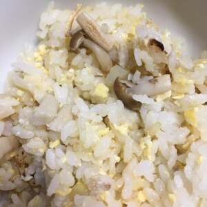 焦がしねぎとしめじのチャーハン